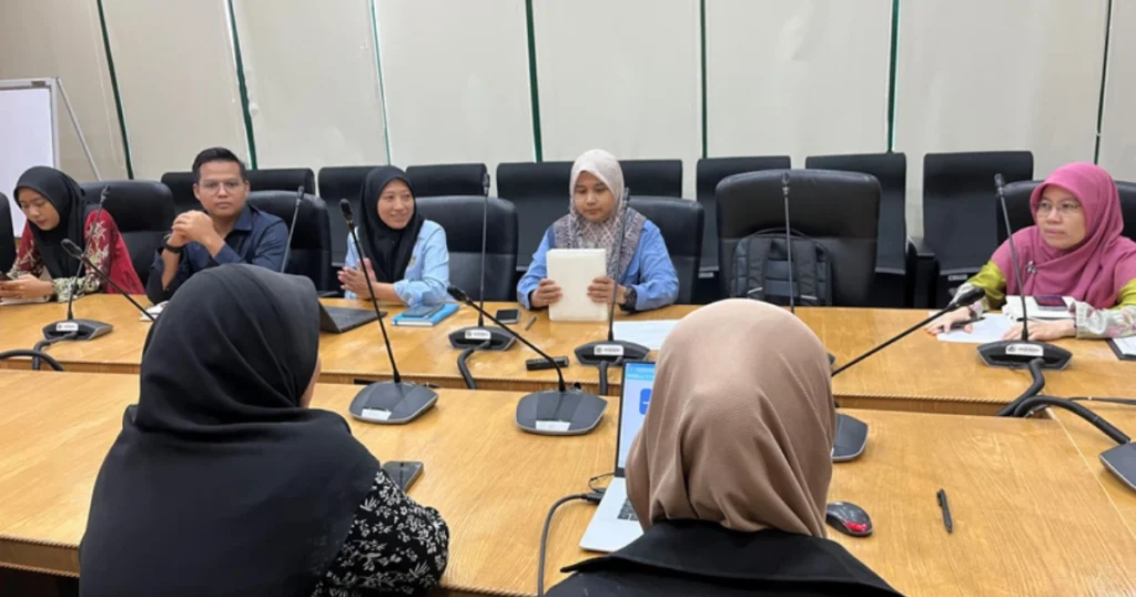Satu perbincangan berkaitan Pelaksanaan Uji Cuba Sistem PBT Bersepadu bersama Pegawai dari Majlis Bandaraya Pasir Gudang bagi Modul Kewangan dan Modul Hasil telah dijalankan di MBPG. Ia melibatkan Jabatan Kewangan dan Jabatan Teknologi Maklumat. Perbincangan tersebut adalah bertujuan untuk membincangkan modul-modul yang perlu digunakan semasa uji cuba sistem dilaksanakan. Perbincangan ini telah dihadiri oleh CTO, Pn Arina dan staf CTSB , Wana, Khalis dan Hana.